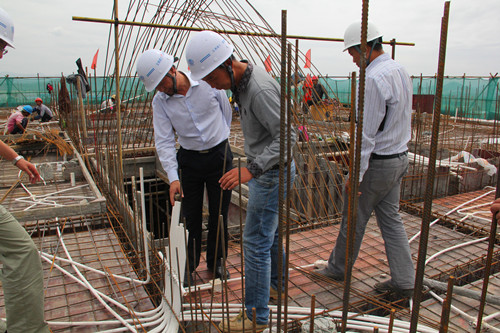 陳定華深入昭陽(yáng)區(qū)工地為項(xiàng)目部解決實(shí)際困難