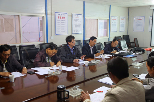 公司在滇池國際會(huì)展中心項(xiàng)目部召開建設(shè)工作推進(jìn)會(huì)