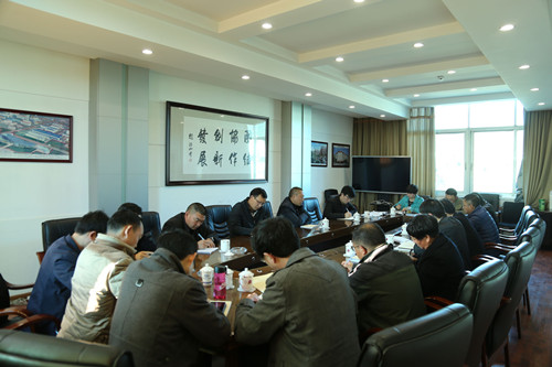 圍繞“三嚴三實”要求   聚焦“忠誠干凈擔當"——公司黨委召開2015年度領導班子專題民主生活會