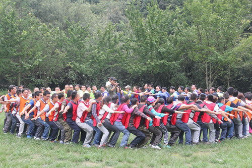 強(qiáng)隊伍、講協(xié)作、展風(fēng)貌，為二建發(fā)展凝心聚力——公司組織中層以上領(lǐng)導(dǎo)干部進(jìn)行戶外拓展培訓(xùn)