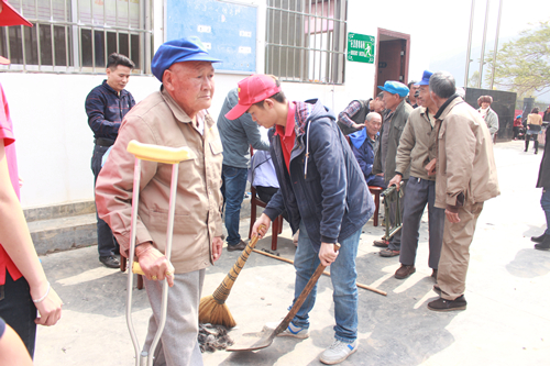 公司員工積極開(kāi)展“學(xué)雷鋒日”活動(dòng)