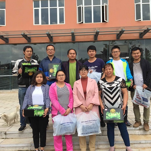 送一份安全 送一份溫暖 ——公司為全體職工發(fā)放勞保鞋