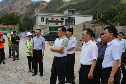 省委書(shū)記陳豪到巧家縣白鶴灘鎮(zhèn)異地扶貧安置項(xiàng)目指導(dǎo)工作