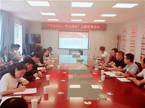 公司領(lǐng)導為昭通分公司黨支部和第二安裝分公司黨支部講黨課