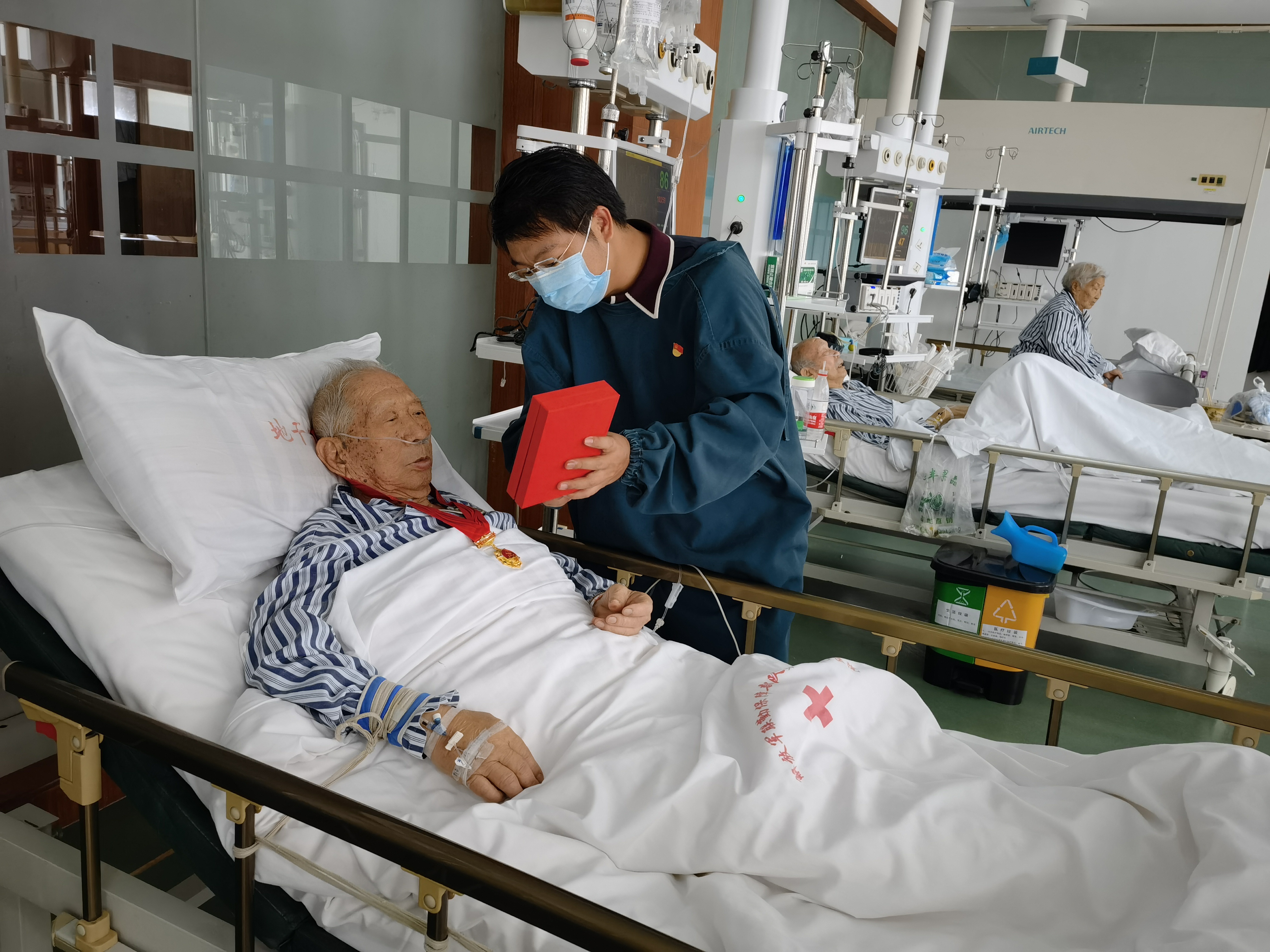 【我為群眾辦實事】公司領(lǐng)導(dǎo)“七一”前走訪慰問老黨員及困難黨員