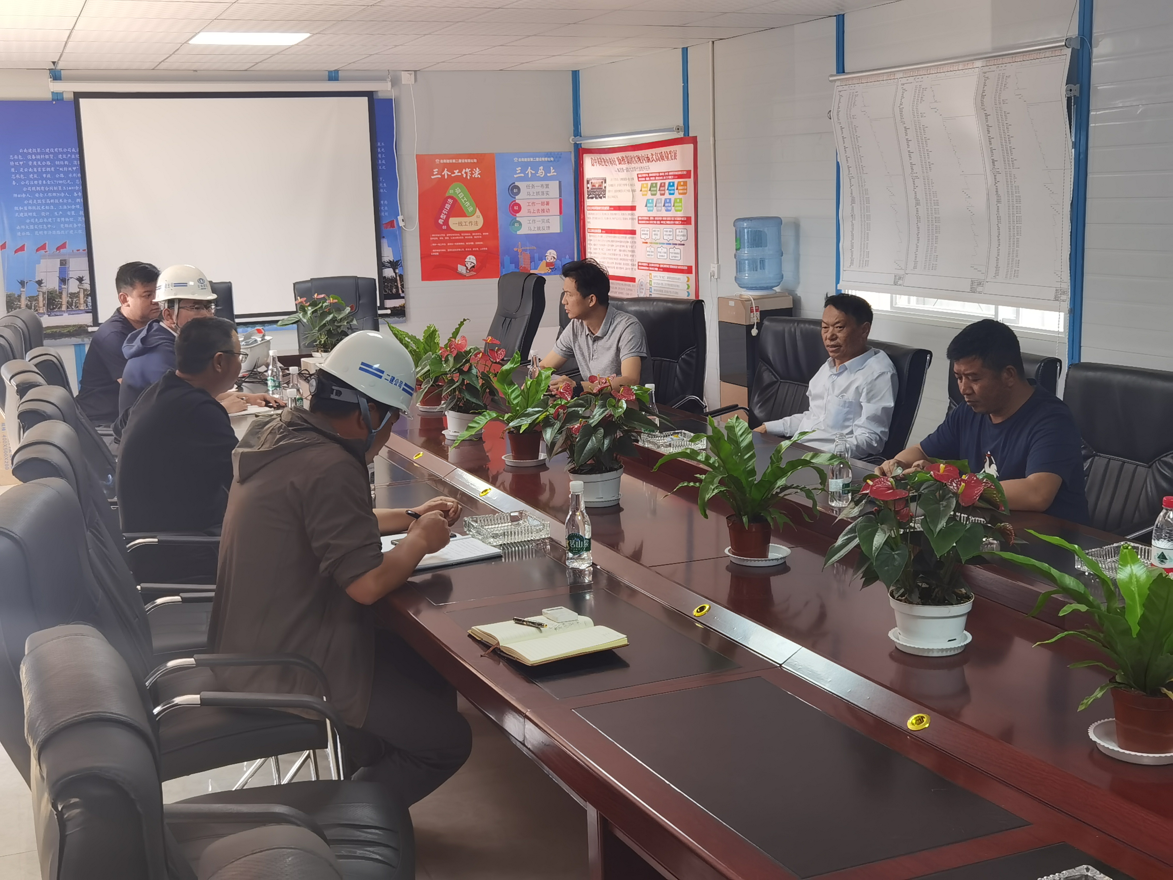 【貫徹一線(xiàn)工作法】陳定華調(diào)研昆明市盤(pán)龍區(qū)龍江片區(qū)配建小學(xué)建設(shè)項(xiàng)目