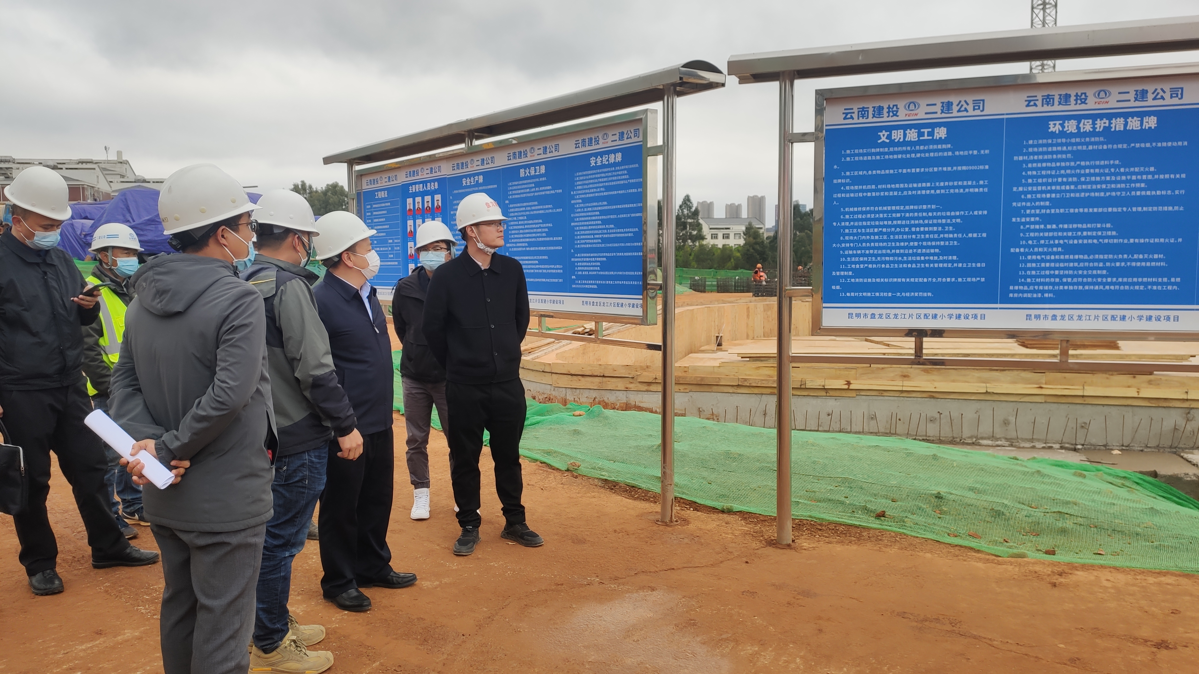 【調(diào)研檢查】盤(pán)龍區(qū)區(qū)長(zhǎng)高庚調(diào)研昆明市盤(pán)龍區(qū)龍江片區(qū)配建小學(xué)建設(shè)項(xiàng)目