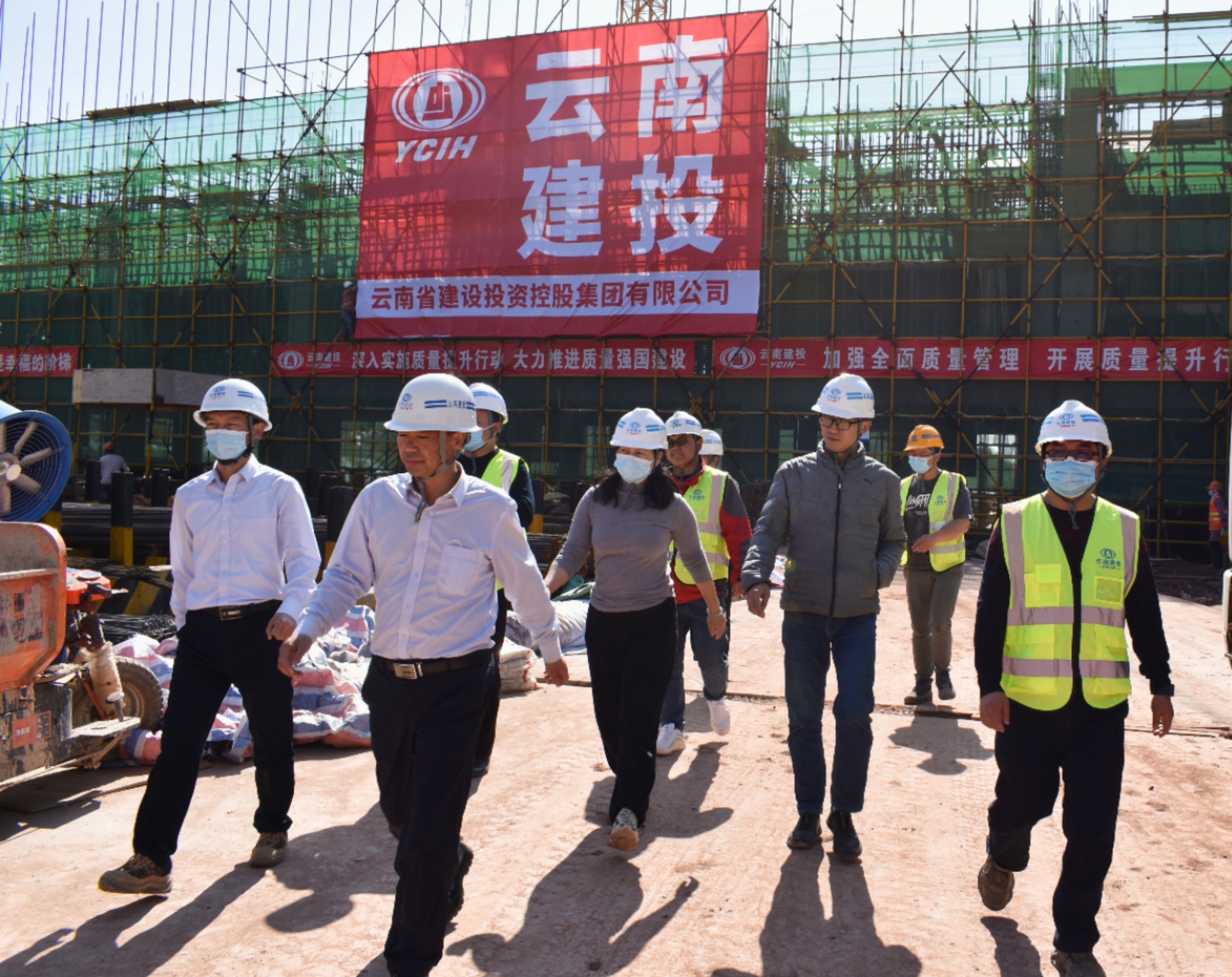 【貫徹一線(xiàn)工作法】陳定華、董學(xué)友一行調(diào)研檢查云南財(cái)經(jīng)大學(xué)安寧校區(qū)“新四棟”項(xiàng)目