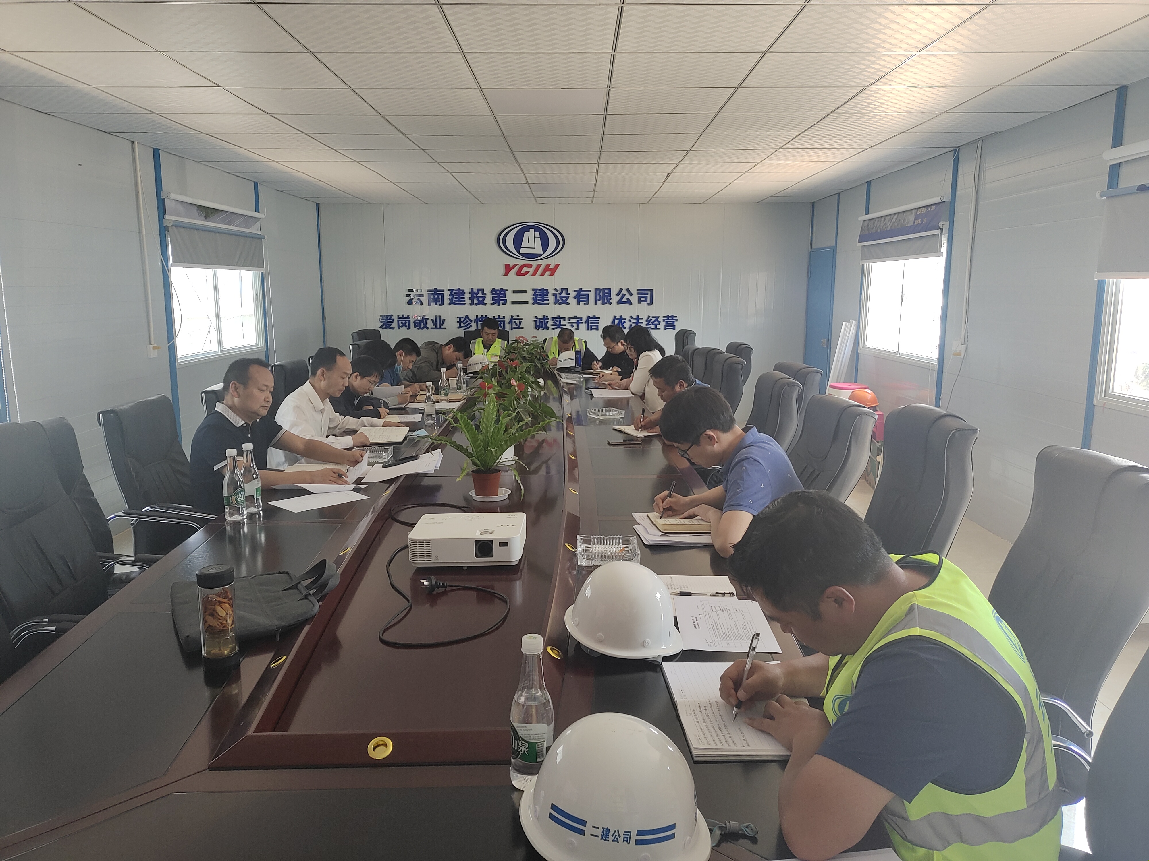 【貫徹一線工作法】董學(xué)友到盤龍區(qū)龍江片區(qū)配建小學(xué)建設(shè)項(xiàng)目開展“五一”期間領(lǐng)導(dǎo)帶班檢查工作