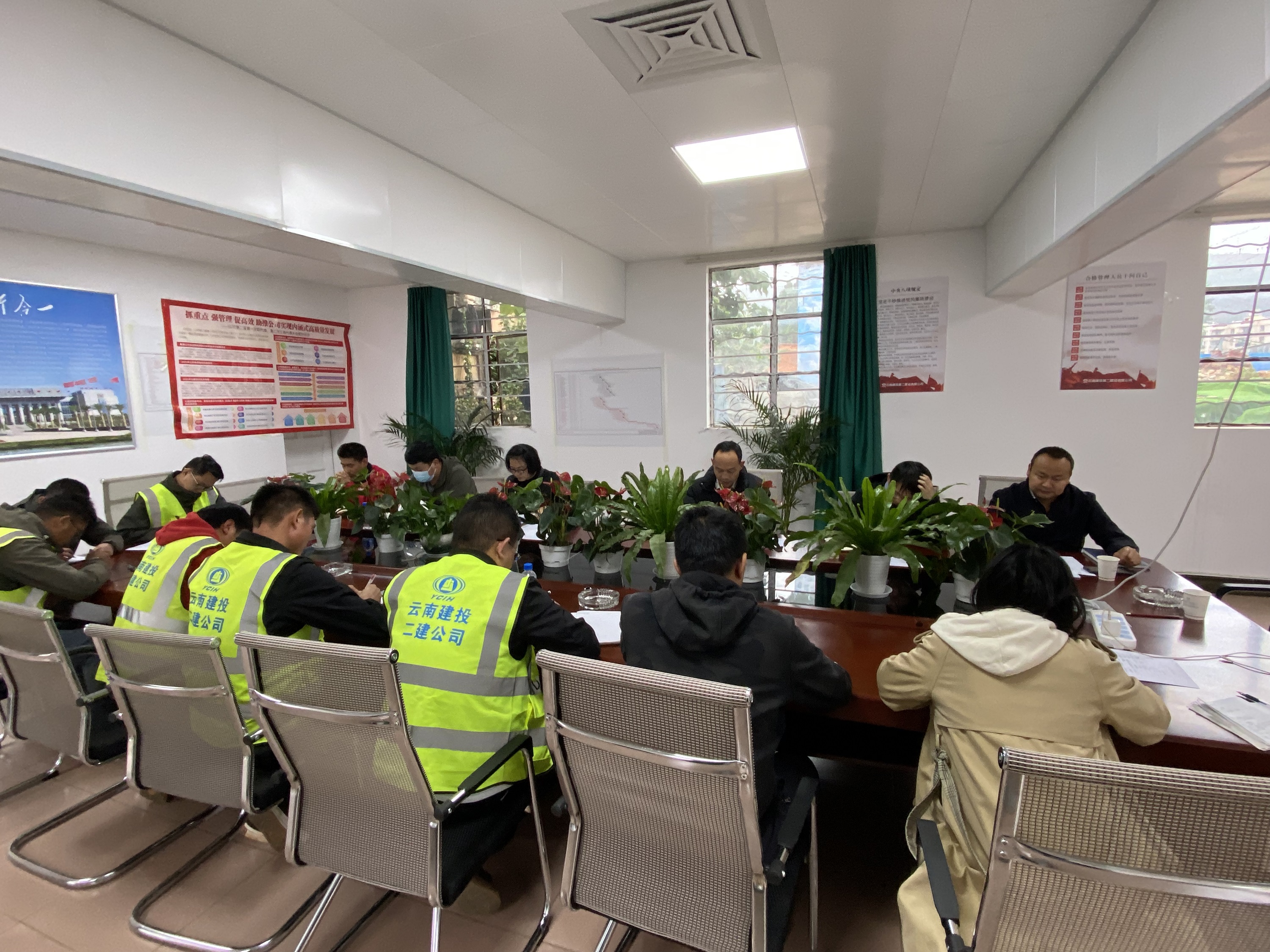 【貫徹一線工作法】董學(xué)友到國博西路項(xiàng)目開展“五一”期間領(lǐng)導(dǎo)帶班檢查工作