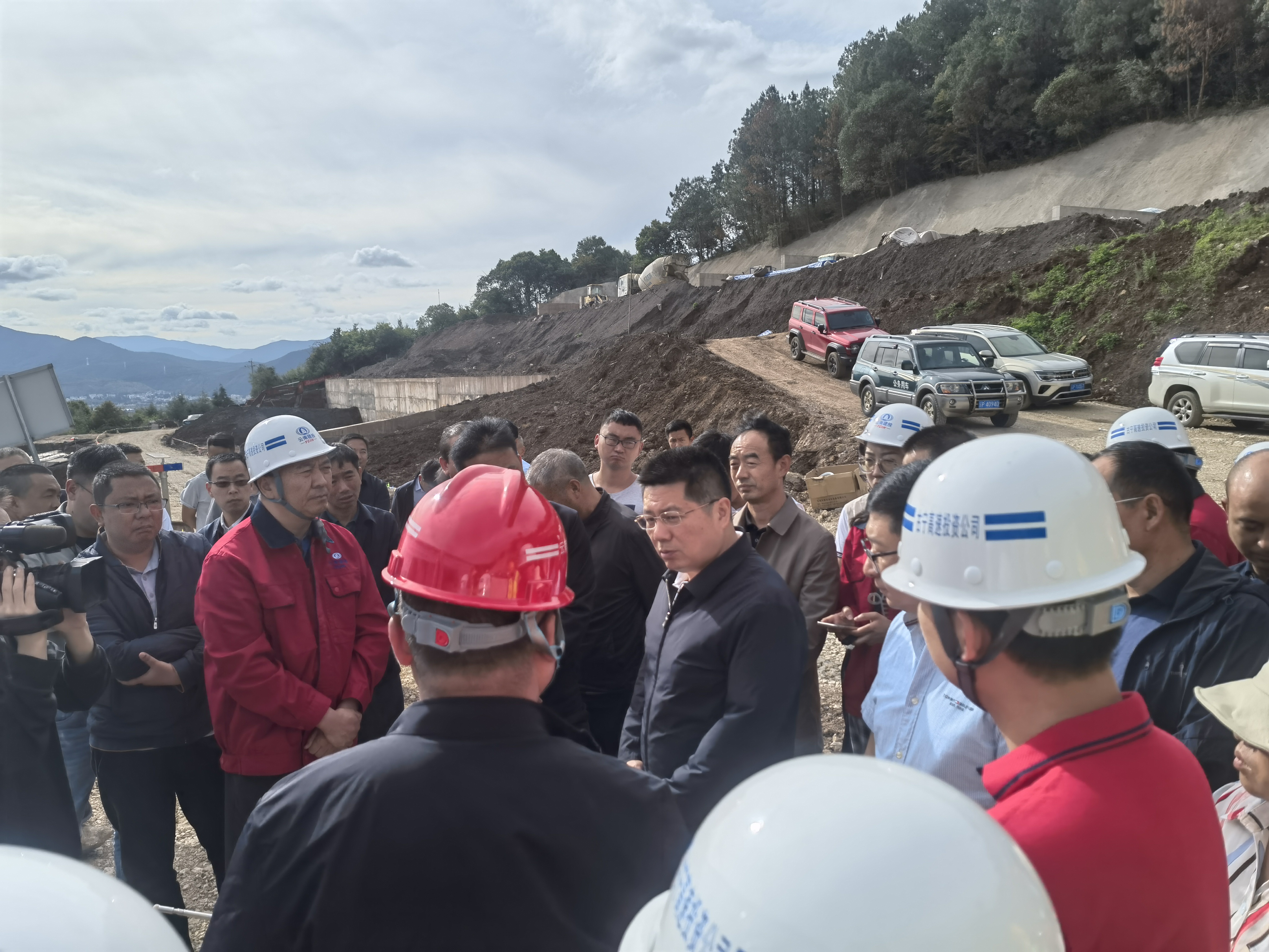 【調(diào)研檢查】麗江市市長一行到麗江古寧高速公路項目TJ-3分部調(diào)研檢查