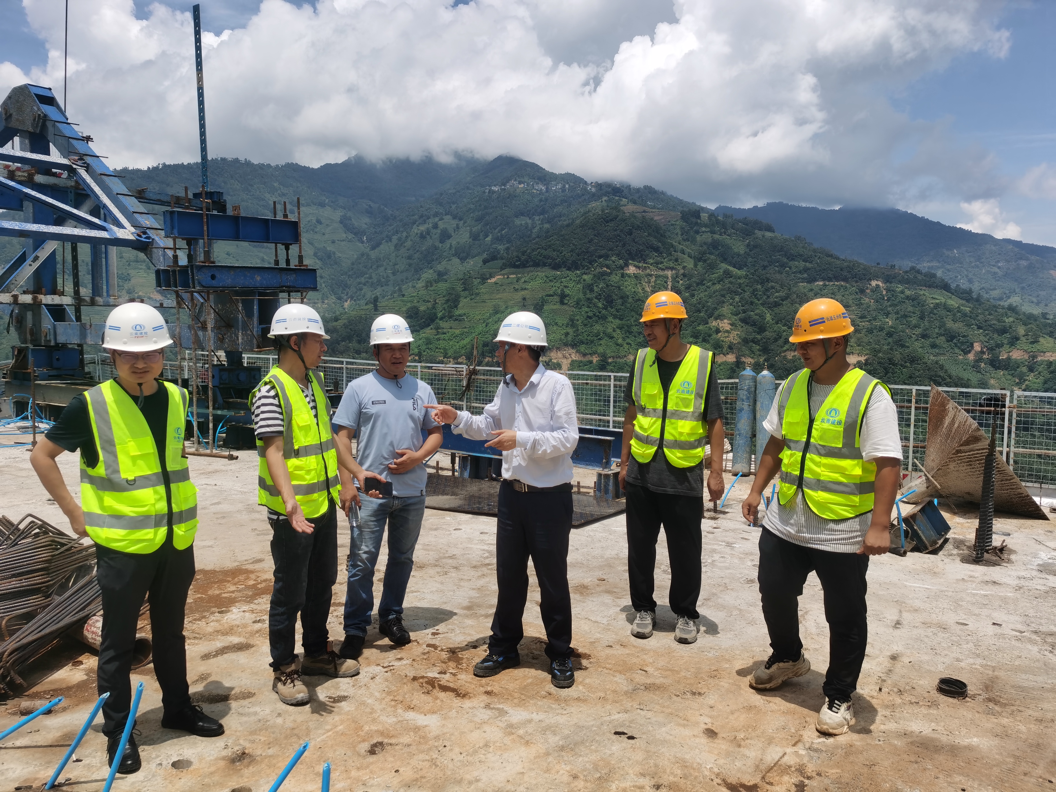 【貫徹一線工作法】陳定華一行到元綠高速公路工程土建五分部項目開展安全隱患大排查大整治工作