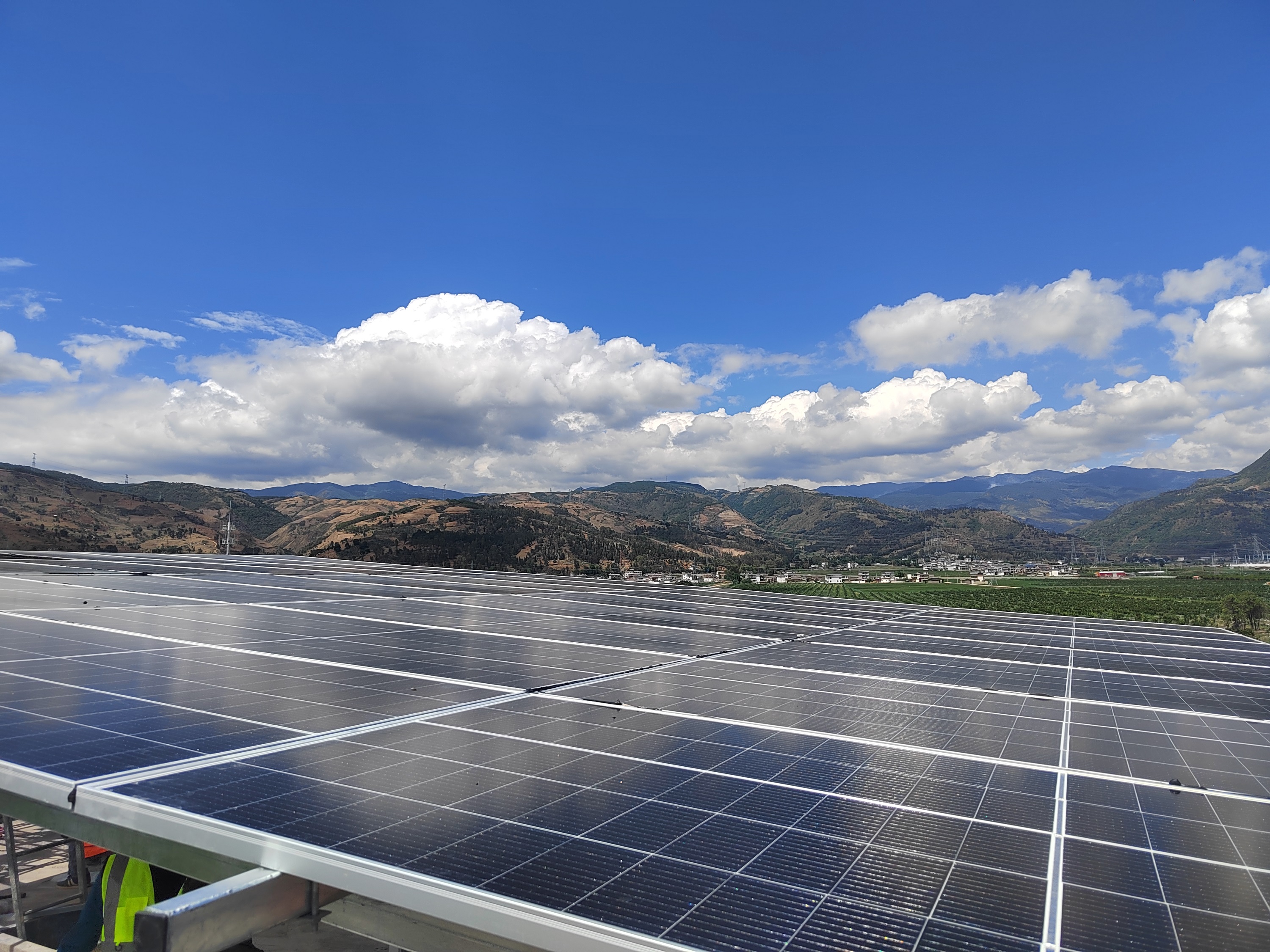 【項(xiàng)目動(dòng)態(tài)】公司首個(gè)分布式戶用光伏電站并網(wǎng)成功