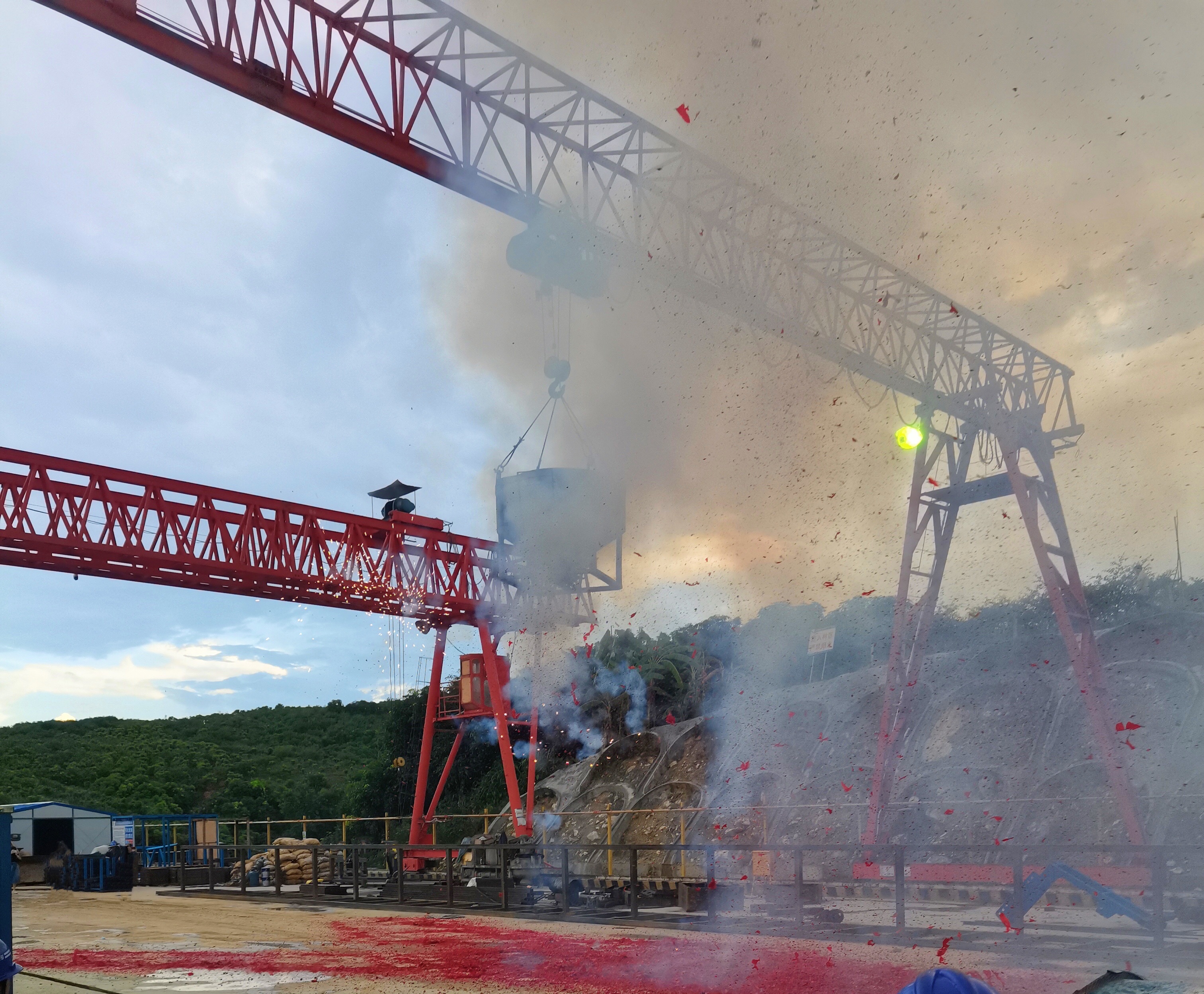 【項(xiàng)目動(dòng)態(tài)】永金高速項(xiàng)目首片箱梁澆筑完成