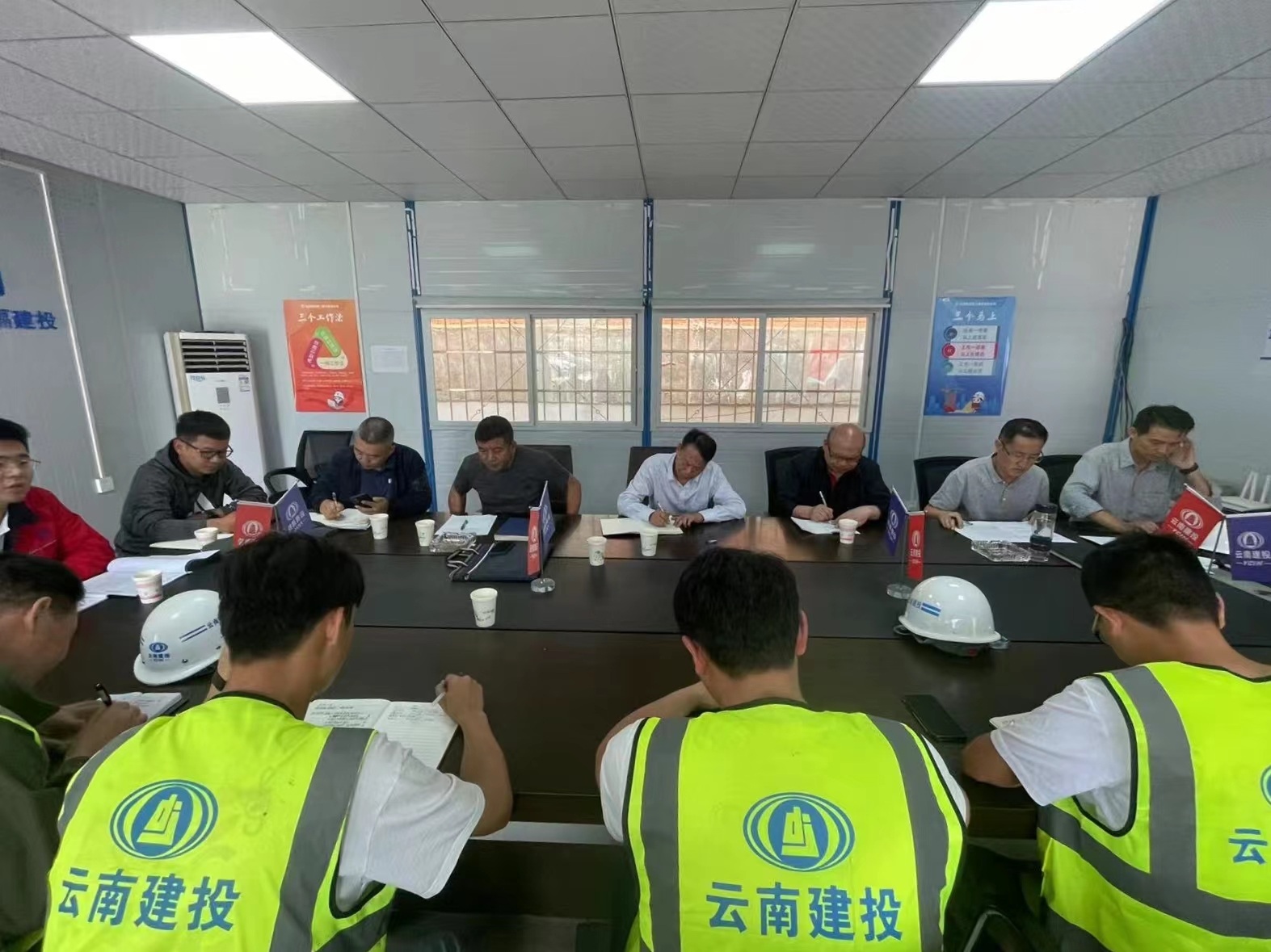 【貫徹一線工作法】陳定華到宣威中醫(yī)院項(xiàng)目開展“國慶”節(jié)假日期間領(lǐng)導(dǎo)帶班綜合檢查