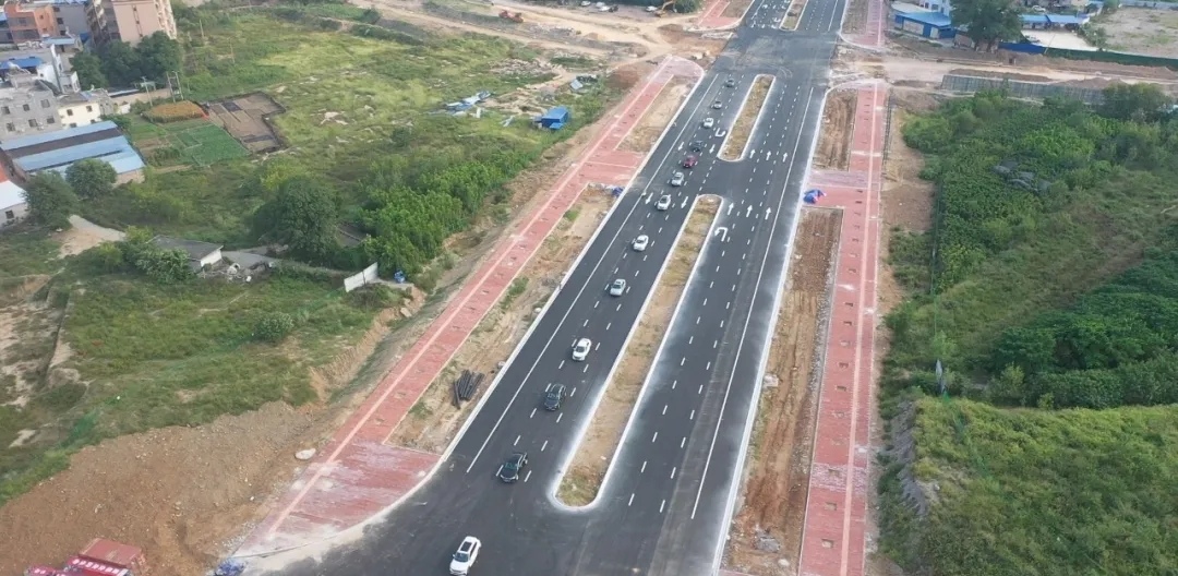 【項(xiàng)目動(dòng)態(tài)】第十七直管部元江國(guó)道213項(xiàng)目興元路南延長(zhǎng)線、規(guī)劃二號(hào)路順利通車！