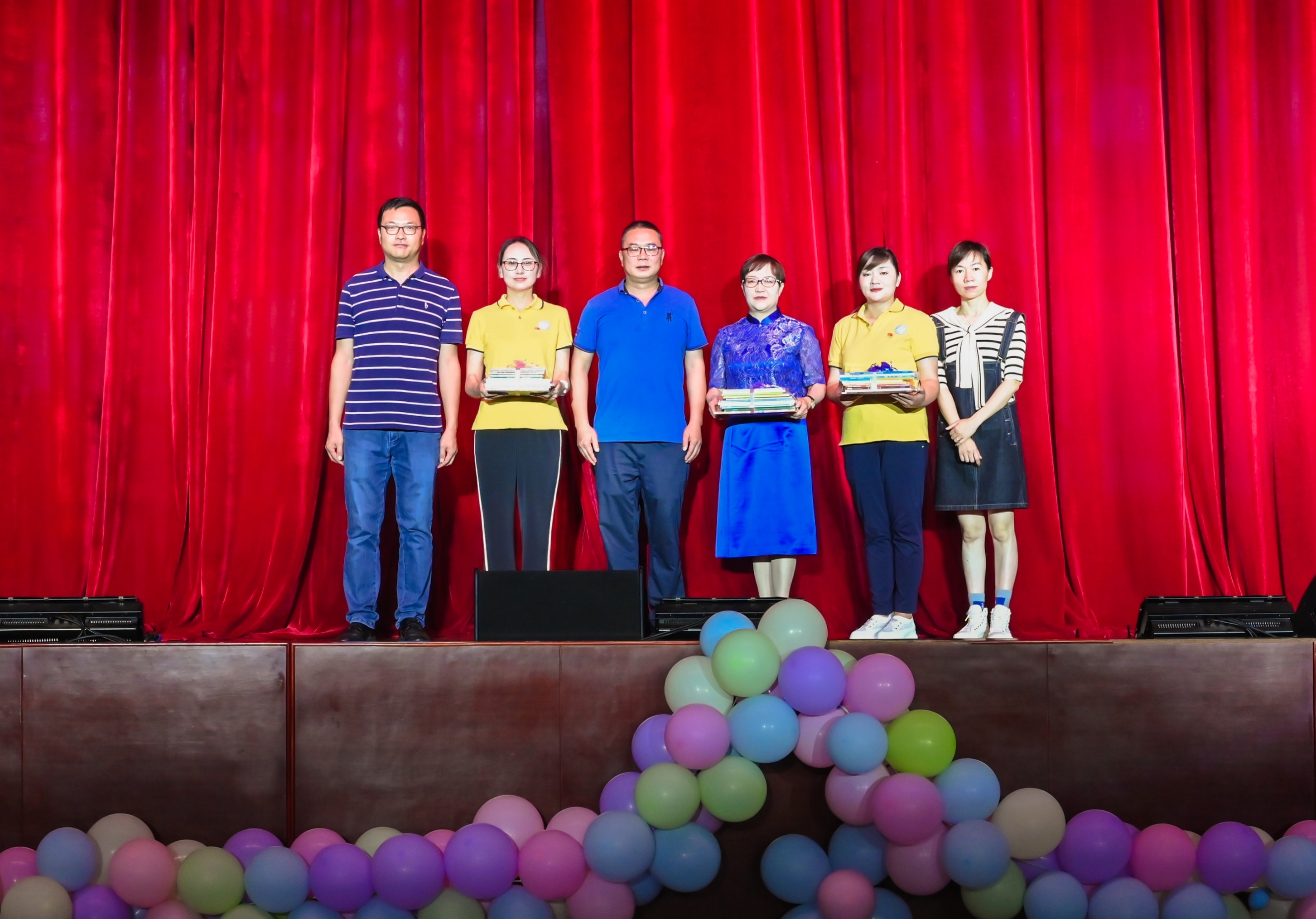 書送希望?悅讀成長(zhǎng) ——公司為茨壩幼兒園捐贈(zèng)圖書