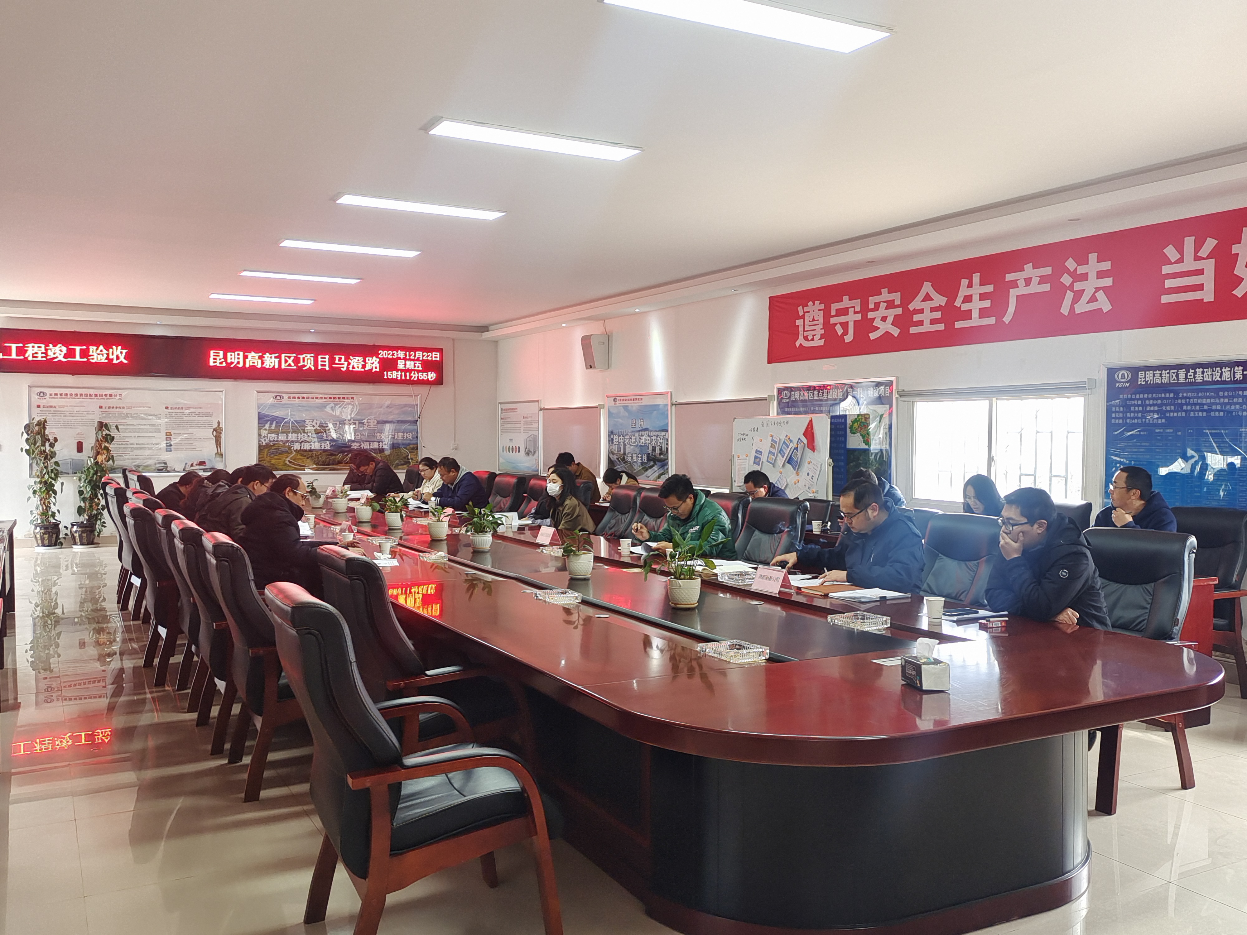 【項目動態(tài)】昆明高新區(qū)重點基礎(chǔ)設施（第一批）建設項目馬澄路(15號路至呈澄高速）小營交叉口景觀工程順利通過竣工驗收