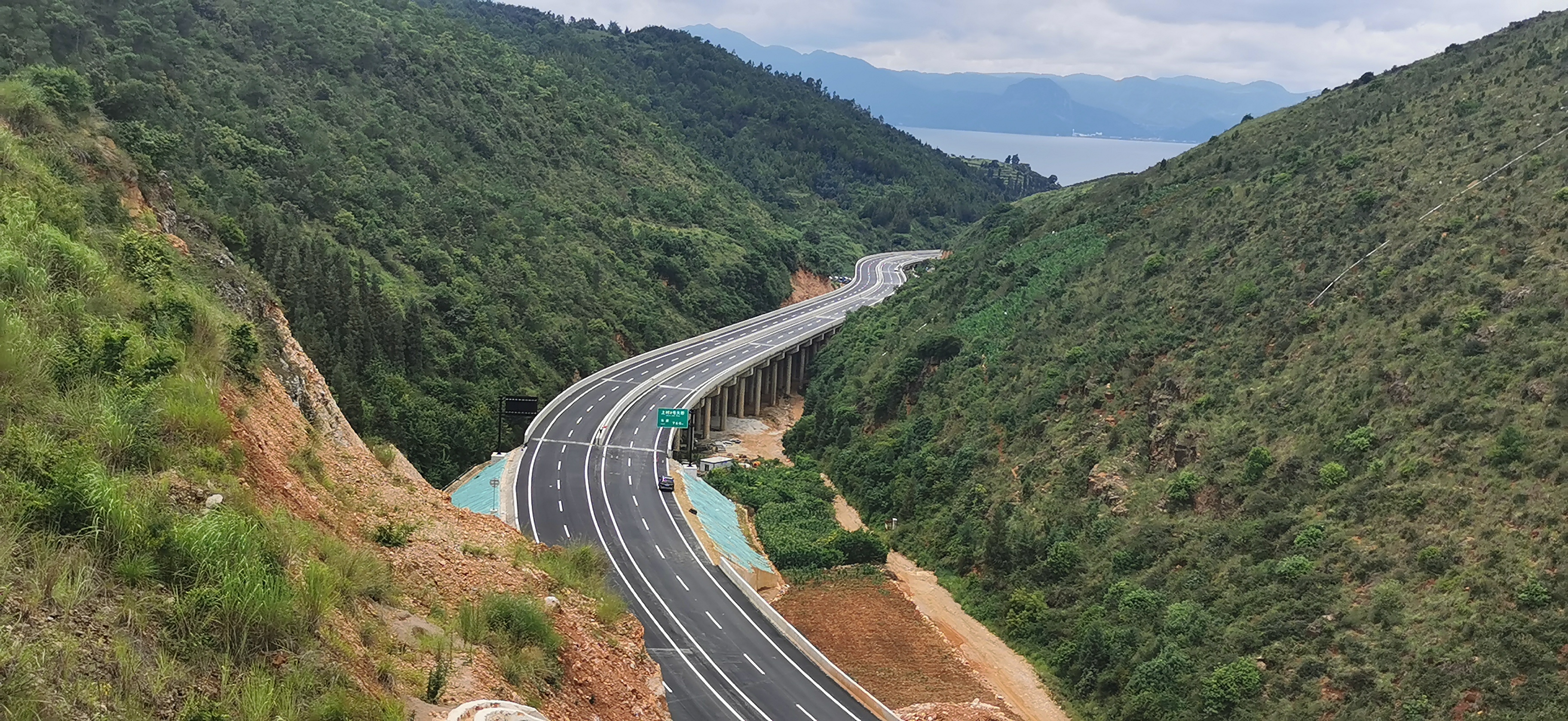 【項目動態(tài)】呈澄高速公路一級路段改擴建工程(新村段)項目順利通過竣工驗收