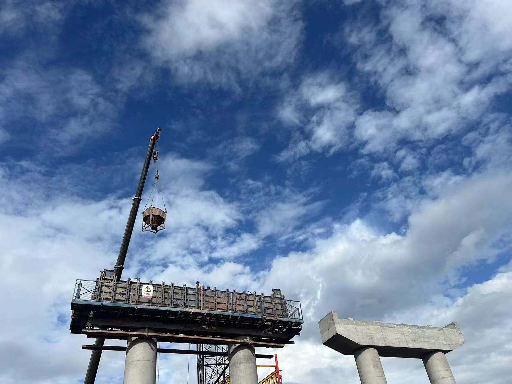 【項(xiàng)目動態(tài)】楚雄東南繞城高速土建一工區(qū)卡利大橋下部結(jié)構(gòu)施工全面完成