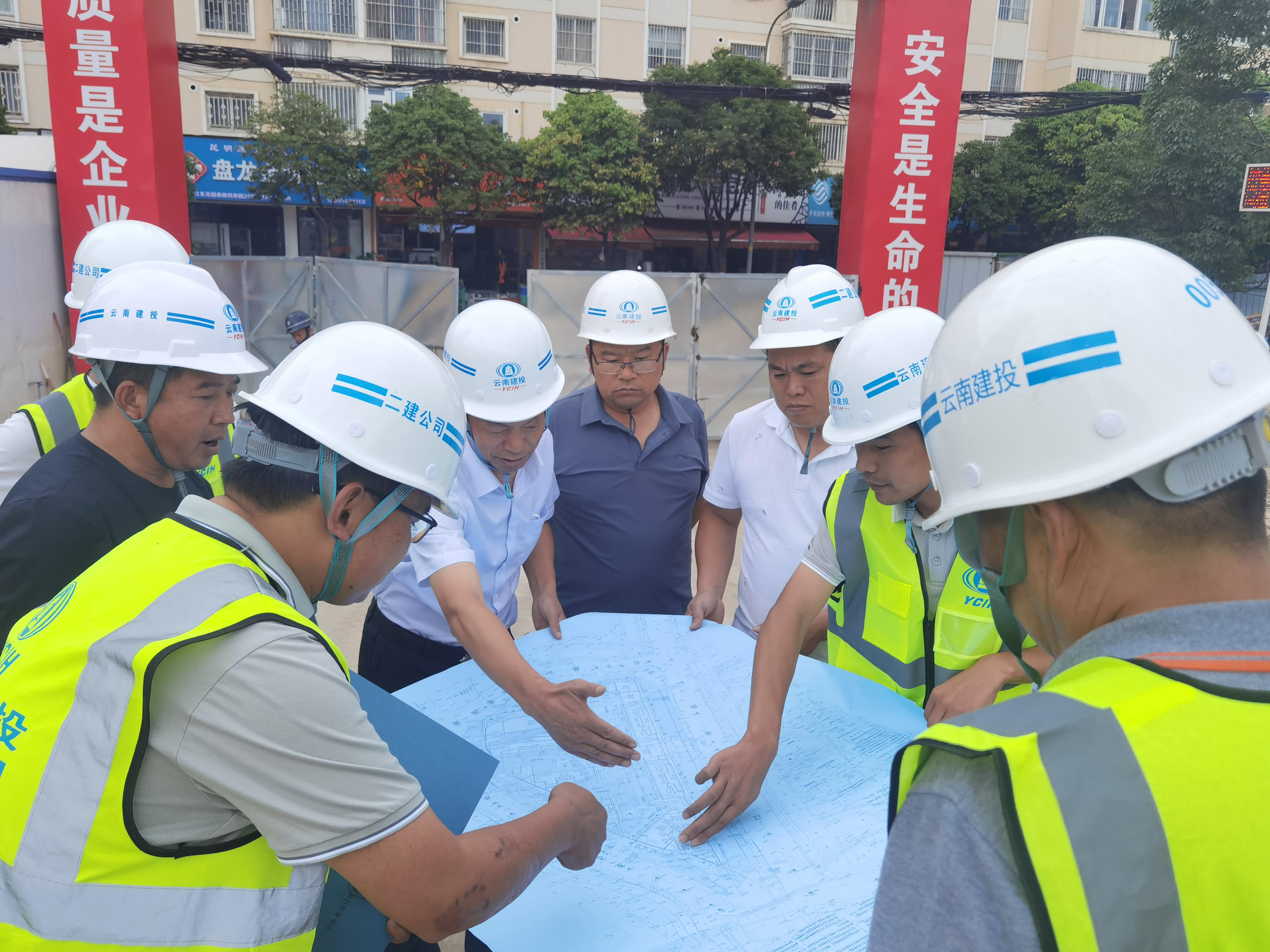 【公司要聞】陳定華到金樾玖璋小區(qū)項(xiàng)目調(diào)研