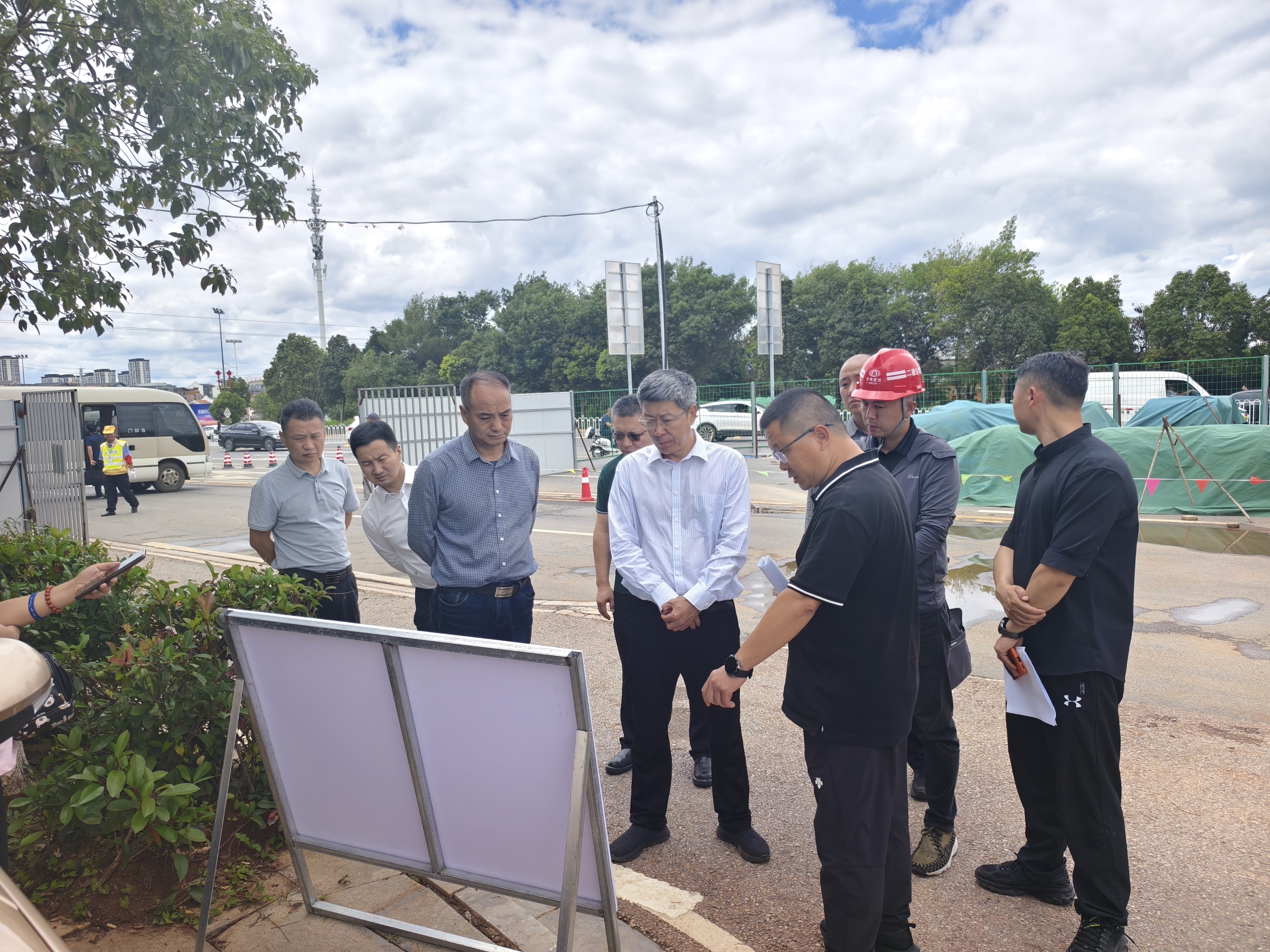 【公司要聞】云南滇中新區(qū)黨工委委員、管委會(huì)副主任、昆明市官渡區(qū)委書(shū)記陳漢一行調(diào)研蝦壩河綜合整治工程