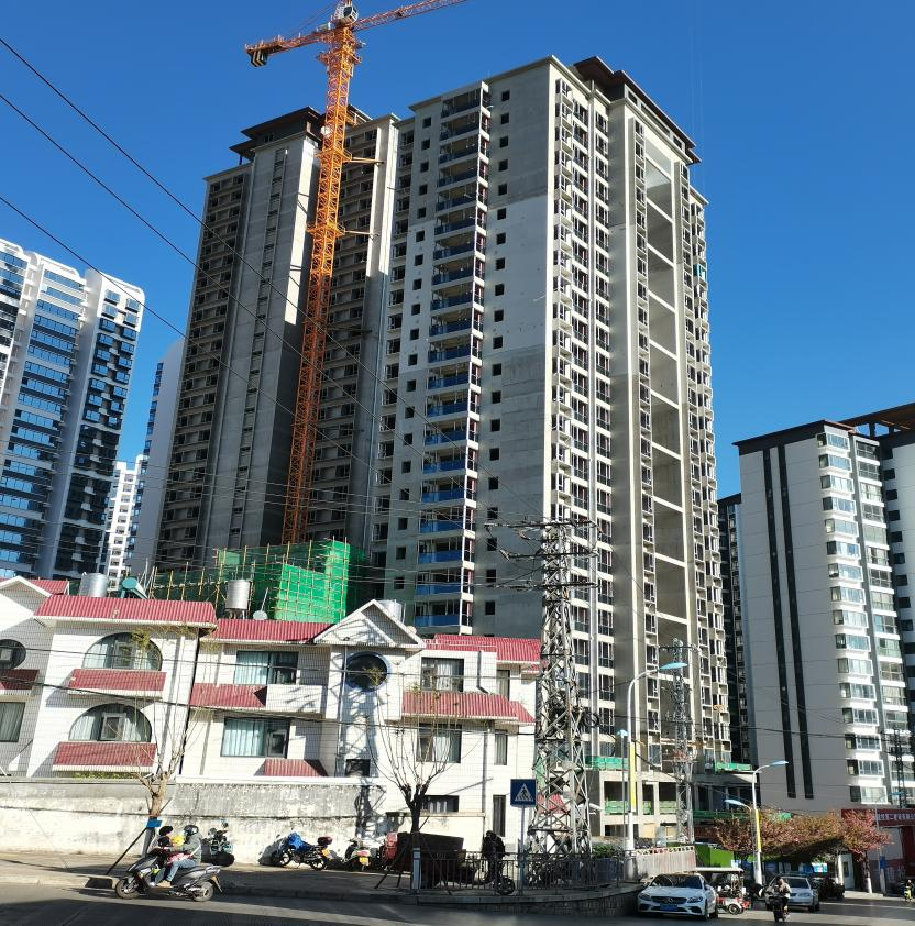 【項(xiàng)目動(dòng)態(tài)】大理水岸華府項(xiàng)目（二期）主樓外架拆除完成